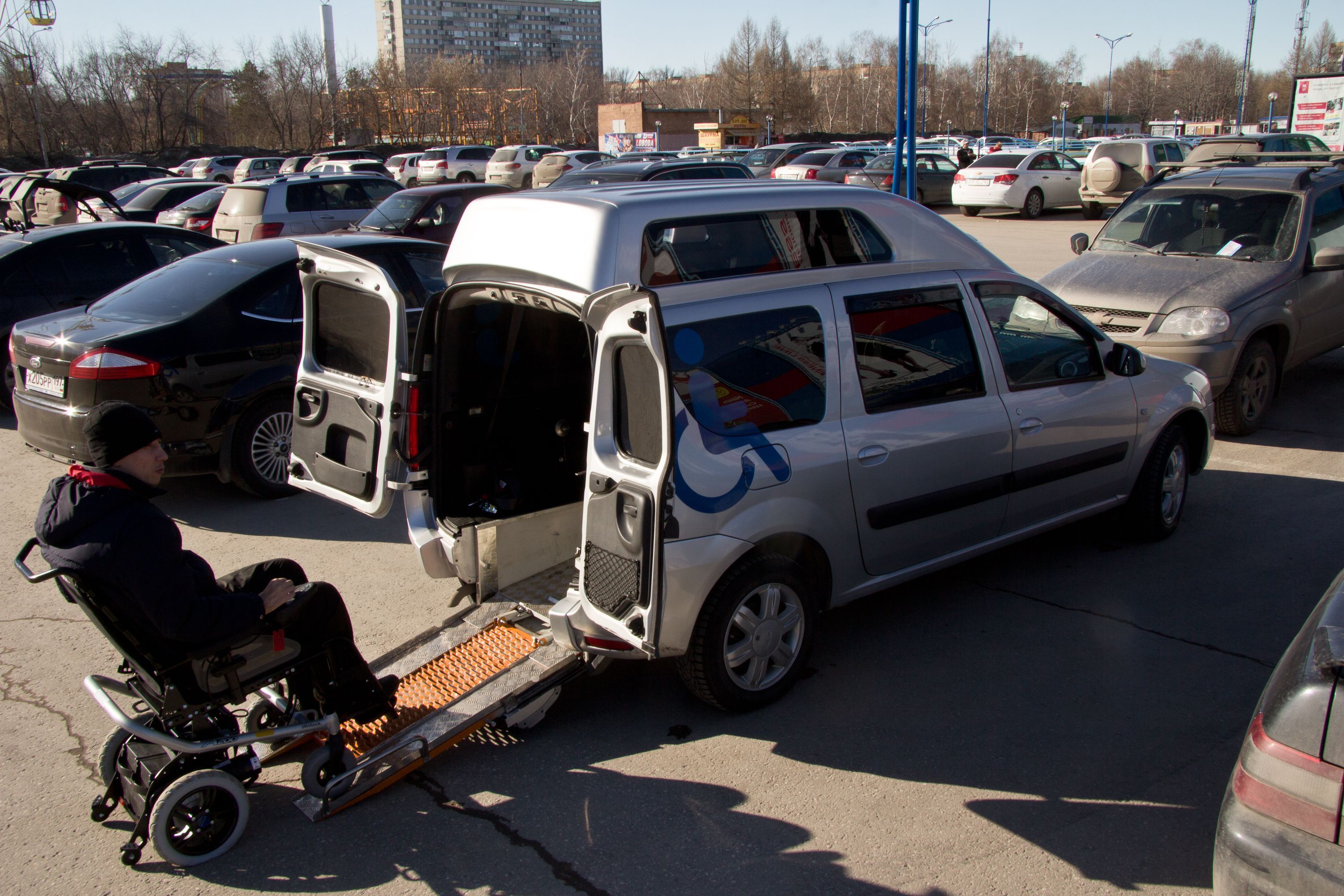 LADA создала Largus для людей с ограниченными возможностями